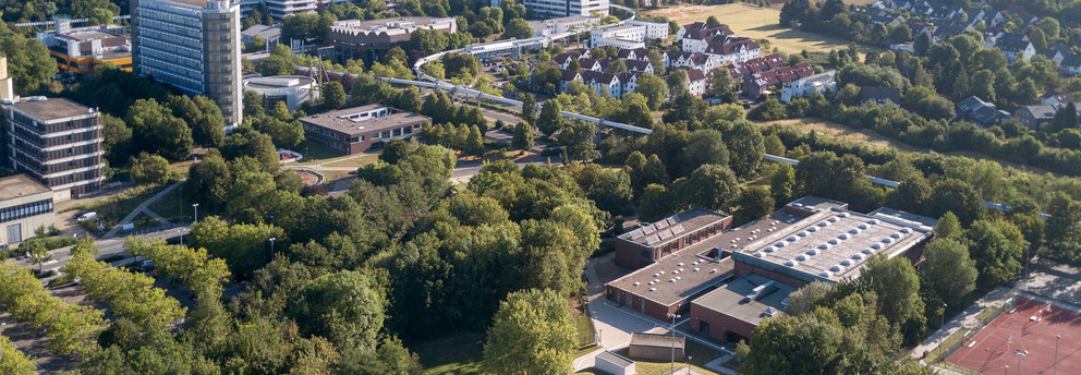 Luftbild des Campus Nord mit Mathematikgebäude, Gebäude Emil-Figge-Str. 50 und Sportgebäude