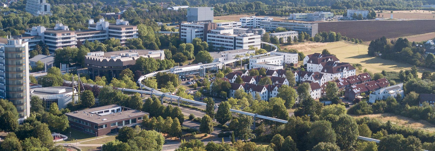 Luftbild des Campus Nord mit Mathematikgebäude, Gebäude Emil-Figge-Str. 50 und Sportgebäude
